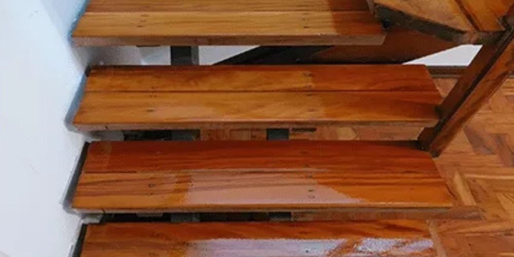 Restauração de taco de madeira com acabamento profissional